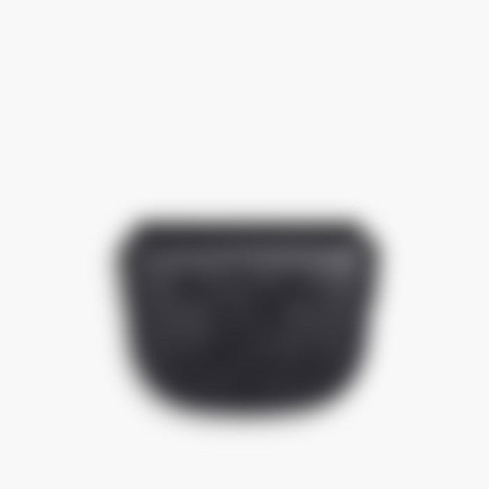 Arc Clasp Shoulder 18 – Signature Leather | Signature Hardware