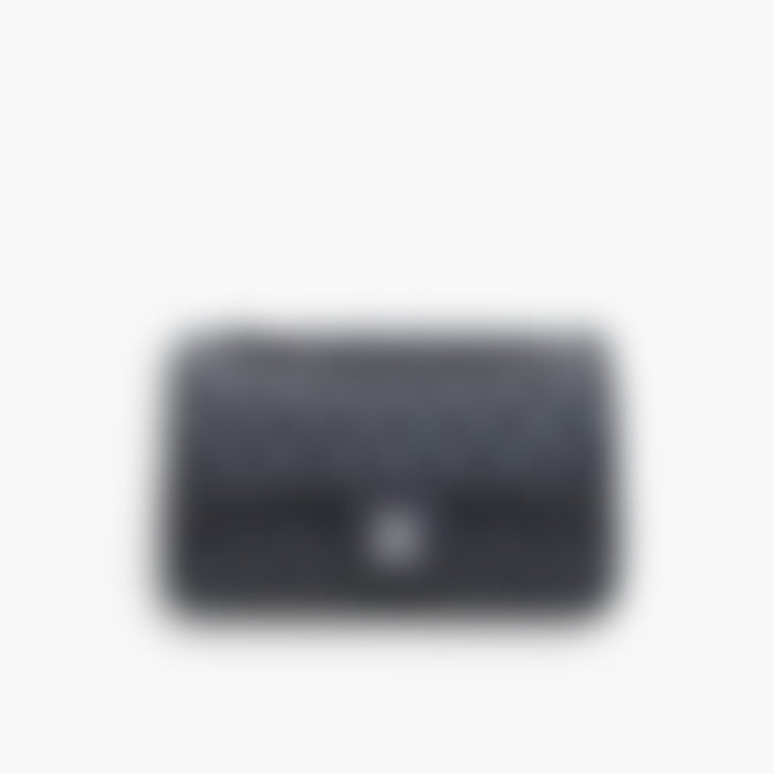 Signature Flap 30 – Black Leather | Silver Hardware