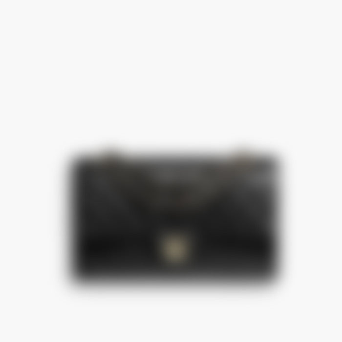 Signature Flap 30 – Black Leather | Silver Hardware